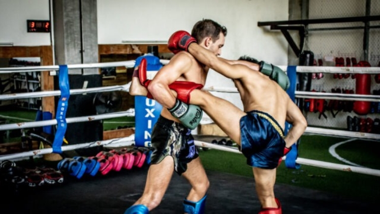 Shedding pounds with Muay Thai training of boxing in Thailand